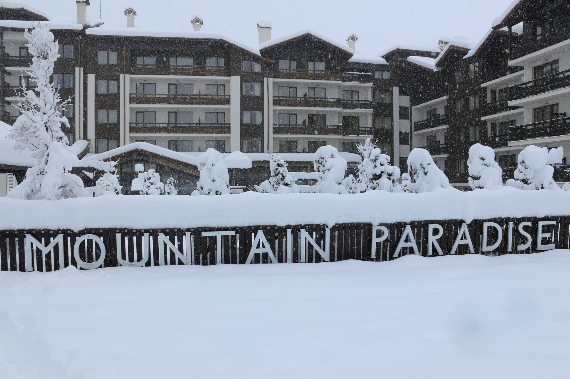 ≼ Mountain Paradise By The Walnut Trees Hotel Bansko 4⋆ ≽ From £241